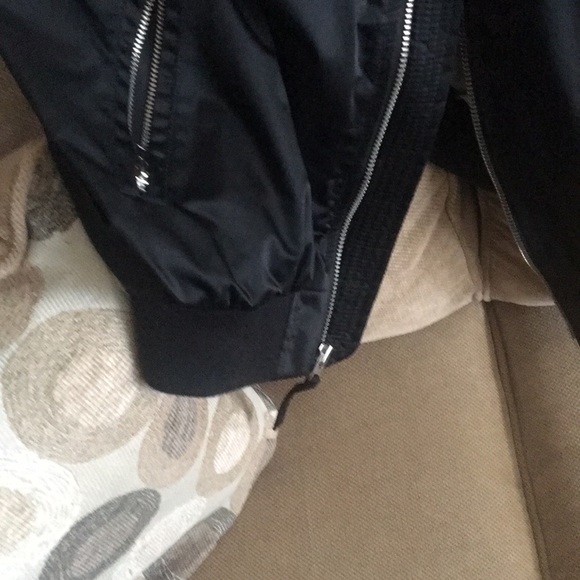 Gap bomber jacket black size 11 beautiful fit - Picture 3 of 5